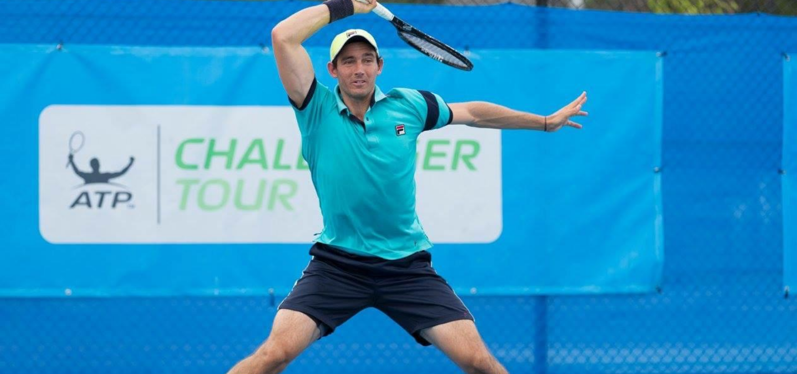 Steven de Waard playing tennis on the pro tour.
